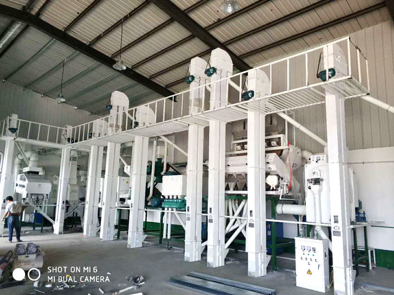 蘇州相城區(qū)50噸大米成套加工設備安裝完畢