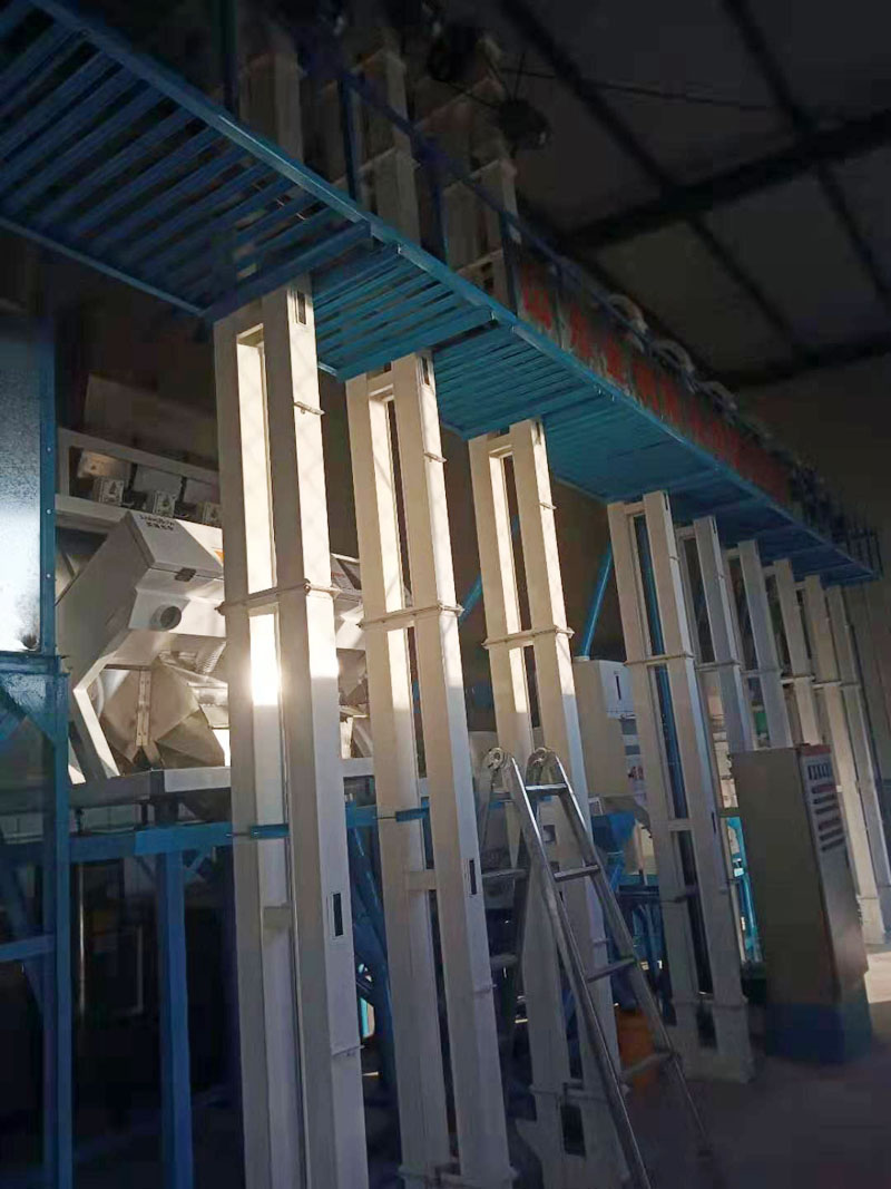 河北張家口市萬全縣20噸小米成套加工設備安裝調(diào)試完畢