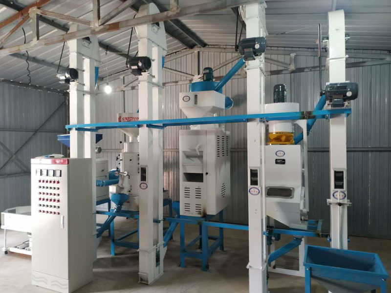 NZJ10型小米成套加工設(shè)備安裝調(diào)試完畢。河北人張家口蔚縣宋家莊鄉(xiāng)宋家莊村