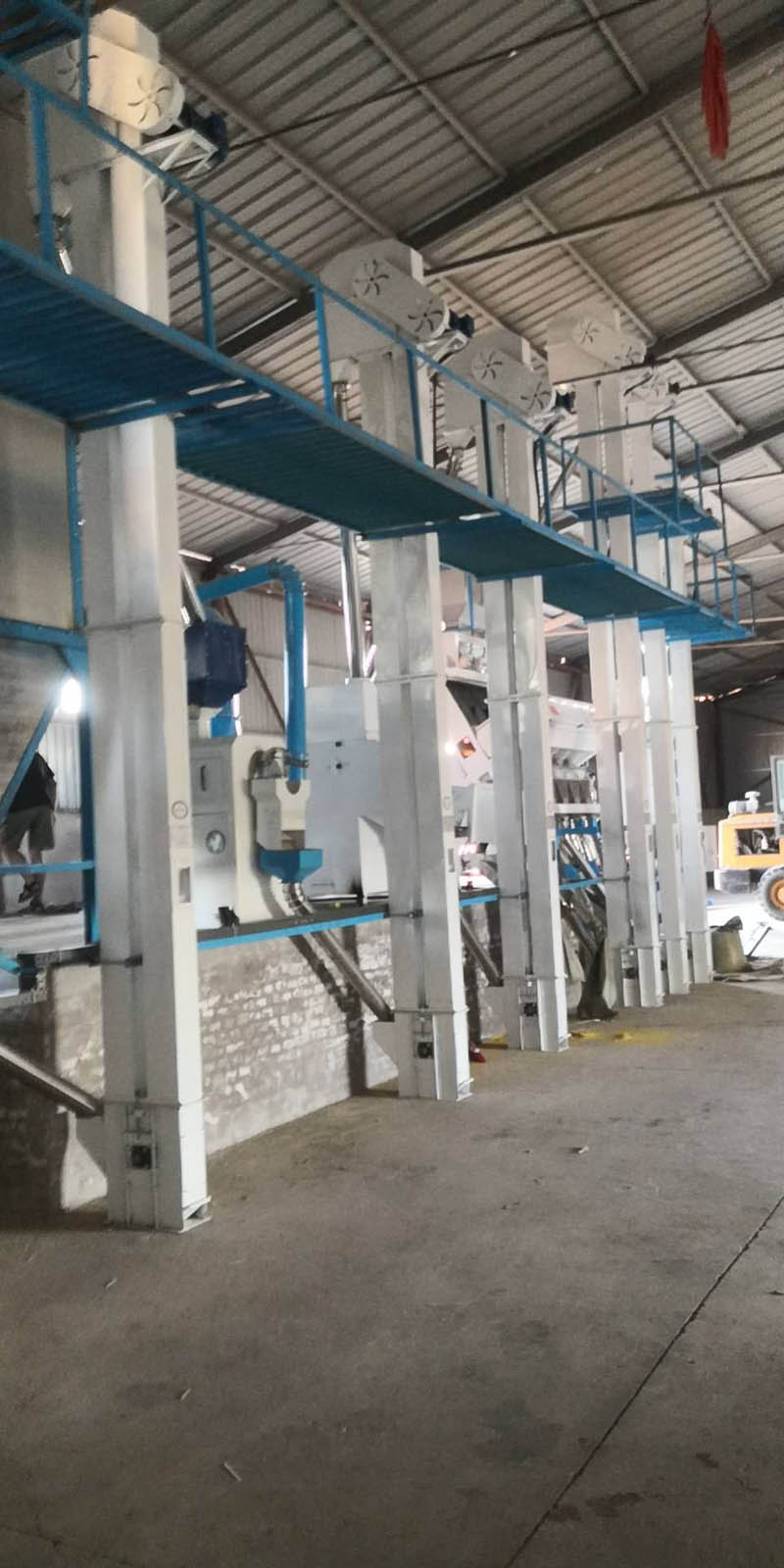 內(nèi)蒙赤峰敖漢旗羊場(chǎng)NZJ30B大米成套加工設(shè)備安裝調(diào)試完畢