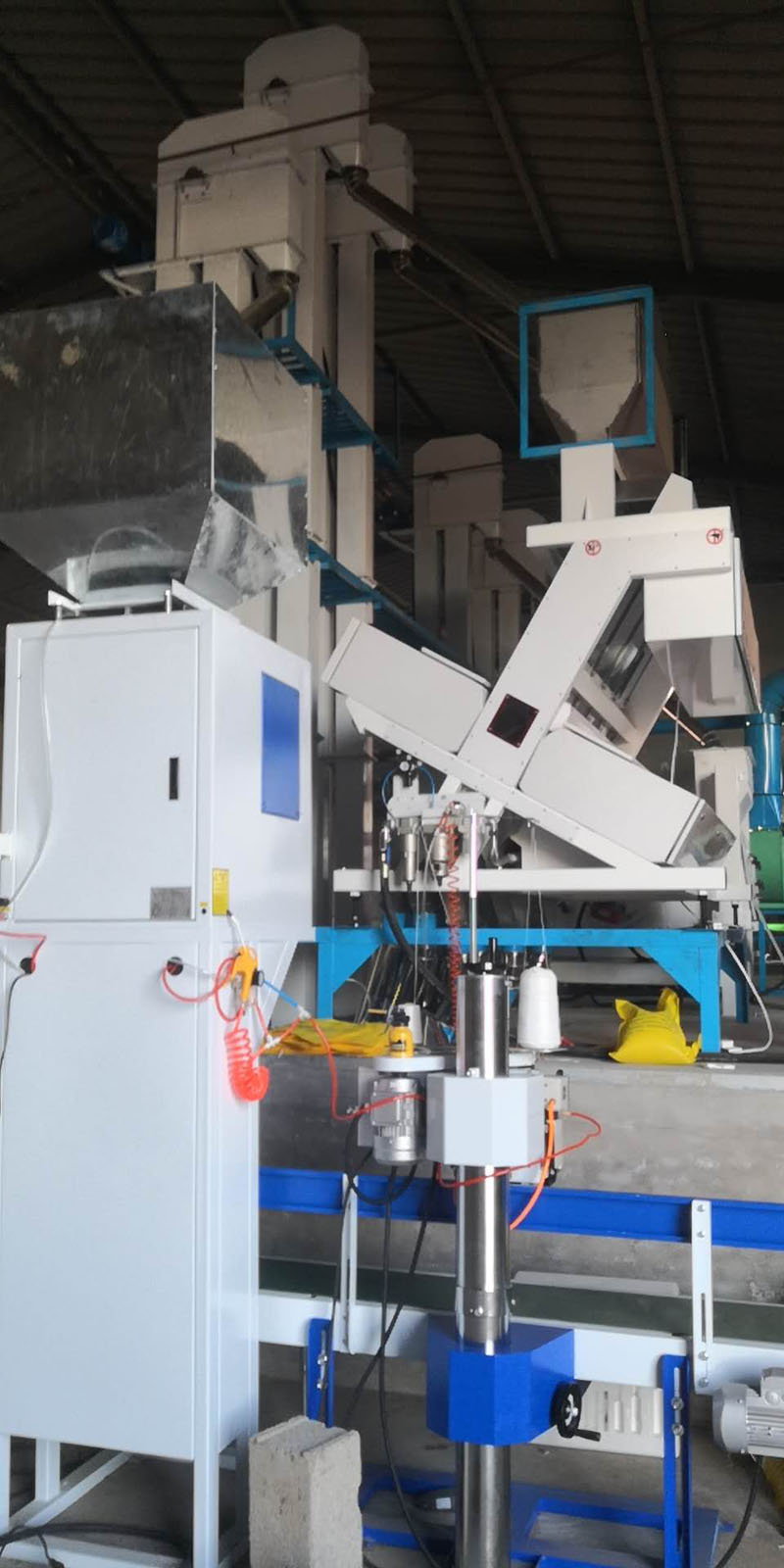 內(nèi)蒙赤峰敖漢旗羊場(chǎng)NZJ30B大米成套加工設(shè)備安裝調(diào)試完畢