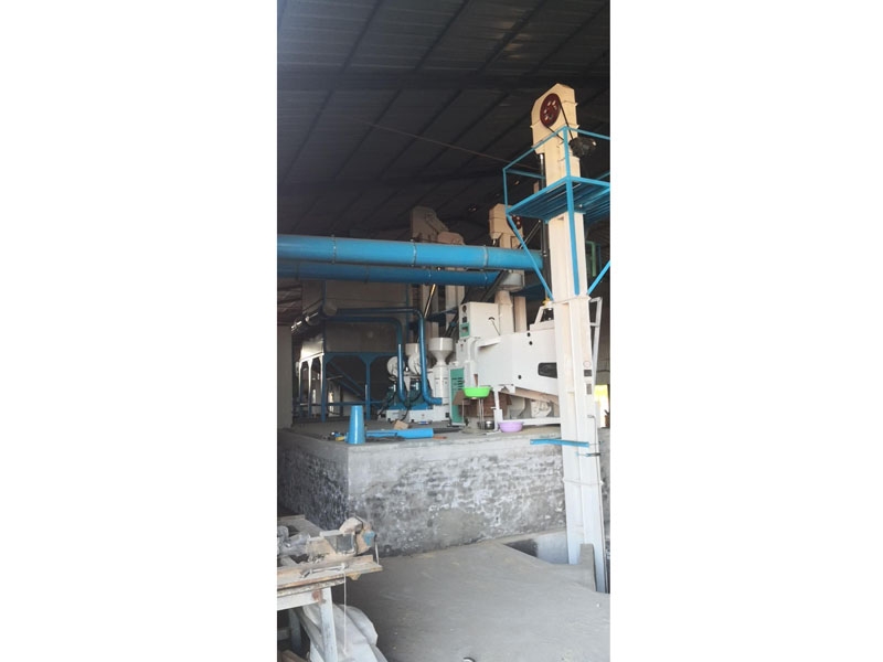 內(nèi)蒙赤峰敖漢旗羊場NZJ30B大米成套加工設備安裝調試完畢